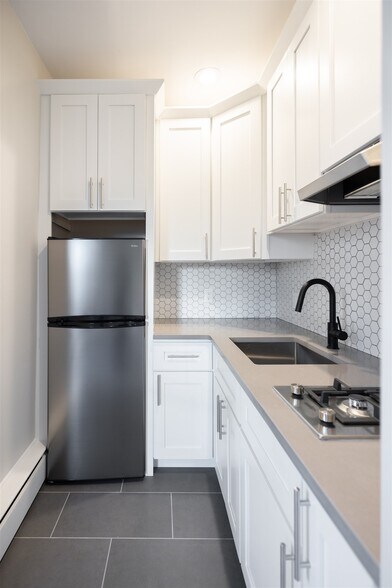 Building Photo - 158-161 Saint Botolph Unit 8