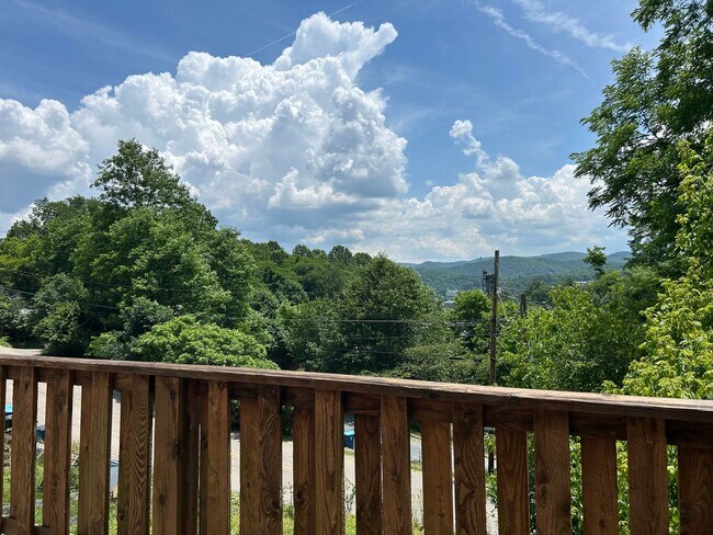 Building Photo - Just Beyond Downtown Boone with Amazing Mo...