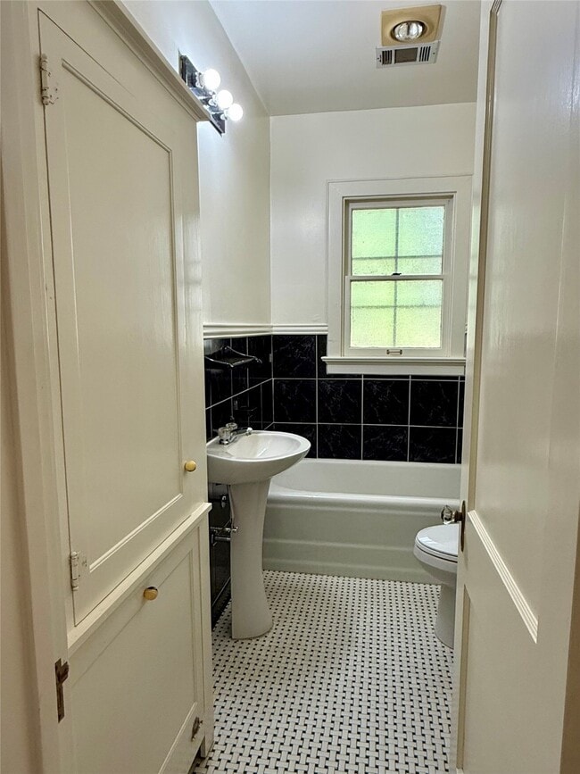 Building Photo - 101 S Brewer St