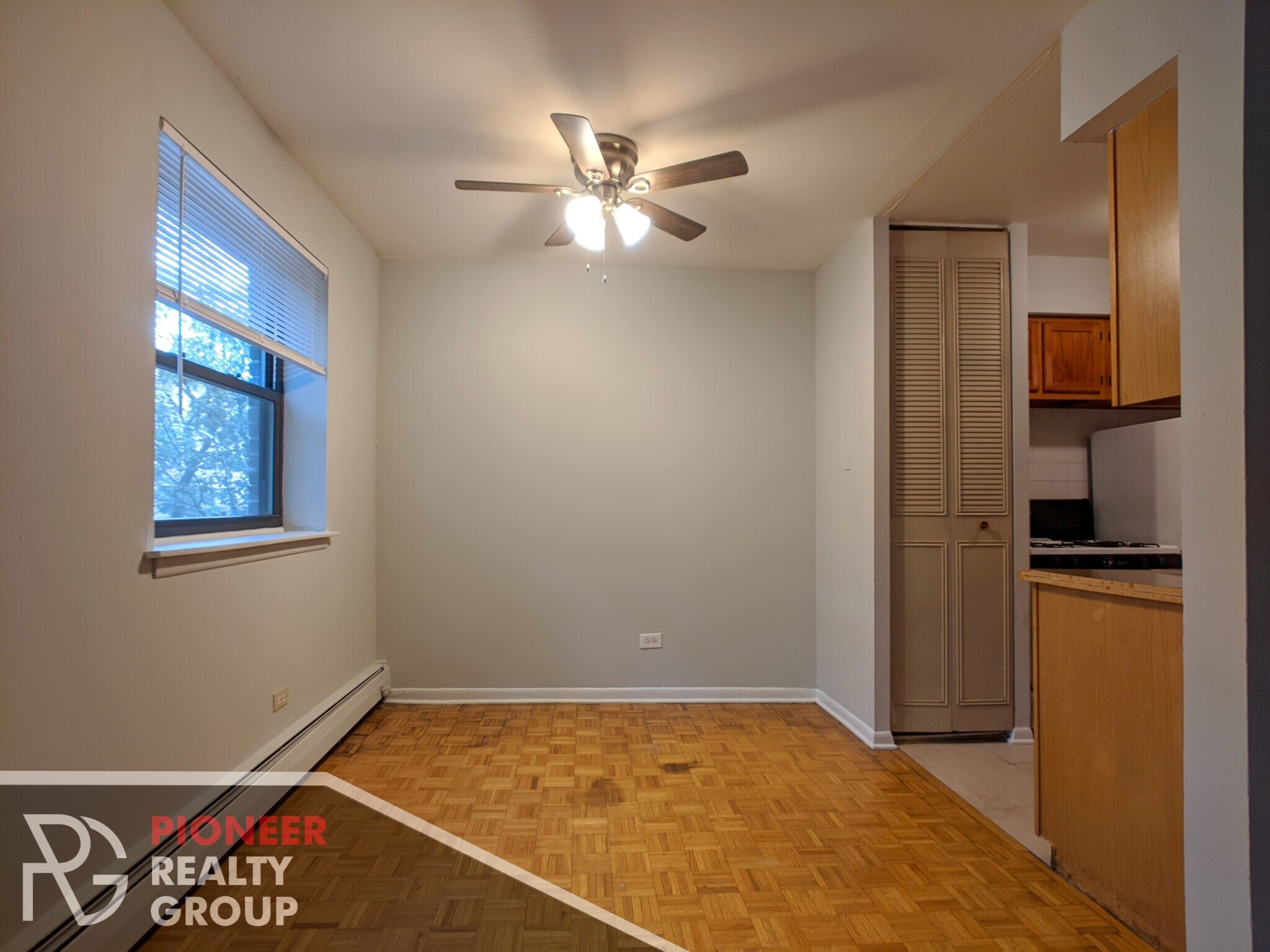 Building Photo - 502 W Briar Pl
