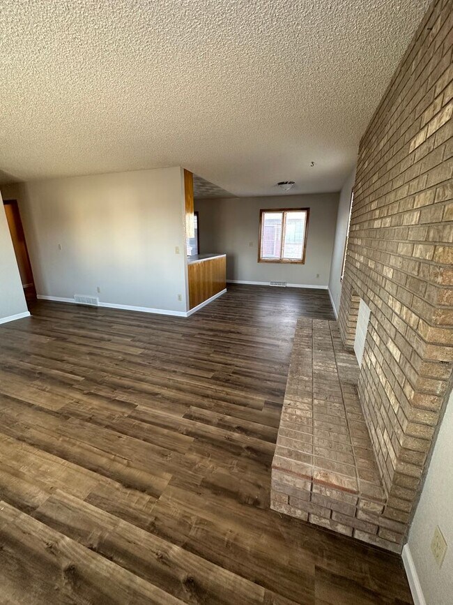 Building Photo - 255 Miller Ln