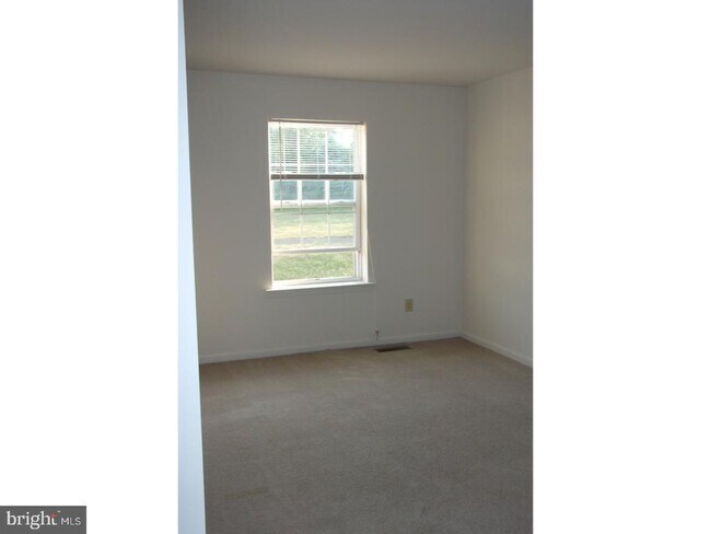 Building Photo - 108 Fairway Dr