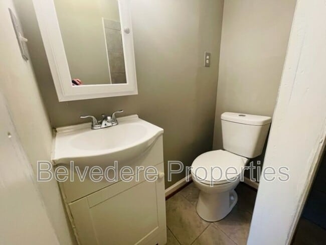 Building Photo - 211 W 7th Ave