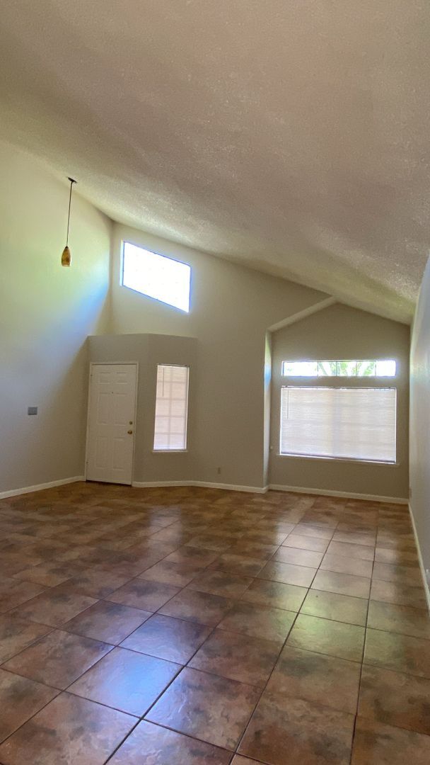 Building Photo - (APPLICATION PENDING) Beautiful Rancho Vis...