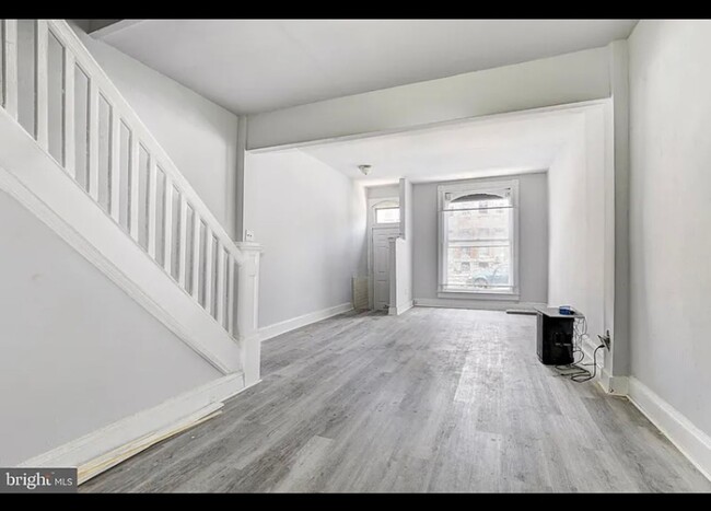 Building Photo - Welcome to the 3 Bed/2Bath Rowhome in Balt...