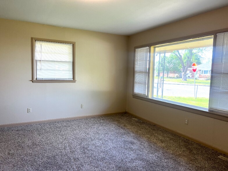 Building Photo - 631 Alexander Dr