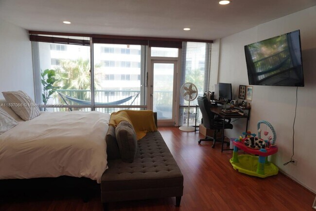 Building Photo - 1408 Brickell Bay Dr
