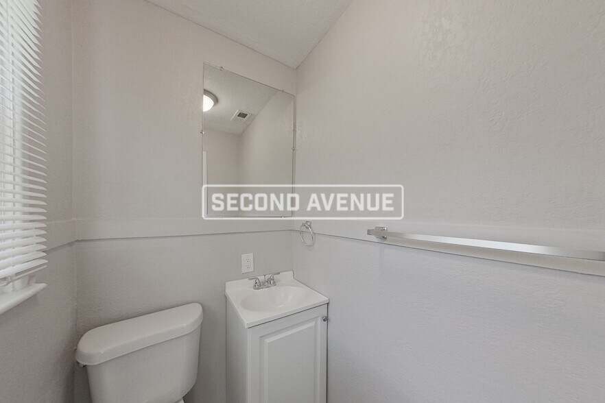 Building Photo - 4815 E 43rd St