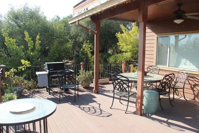 Building Photo - Amazing Apple Valley Home