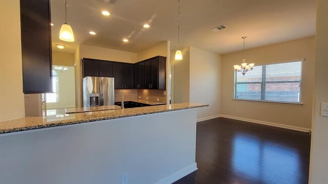 Building Photo - 706 Old Settlers Dr