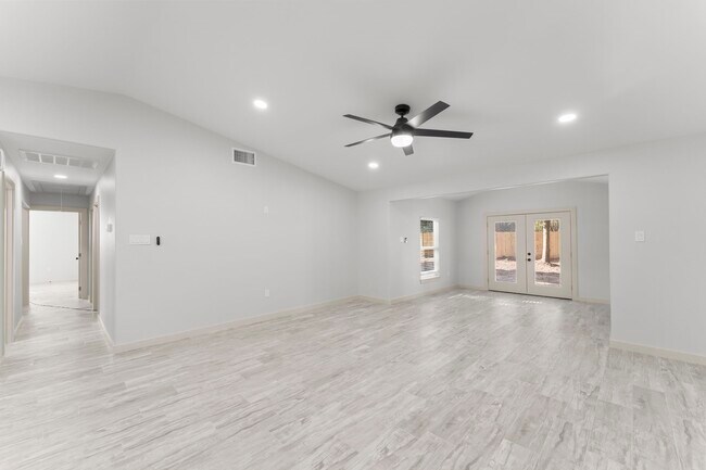Building Photo - 5 Canyon Oak Pl