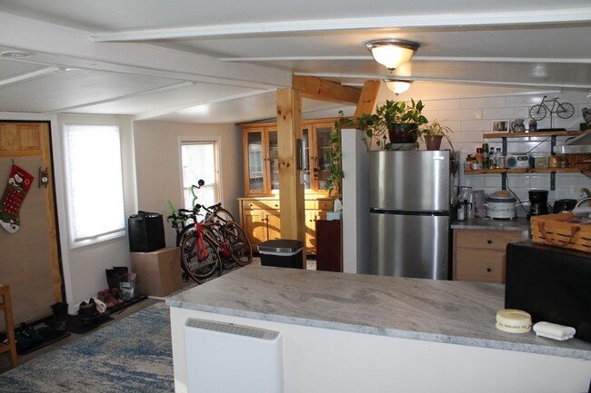 Building Photo - 192 Manchester St