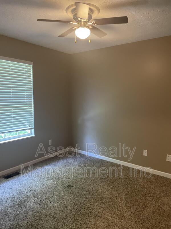 Building Photo - 645 Cornerbrook Ln