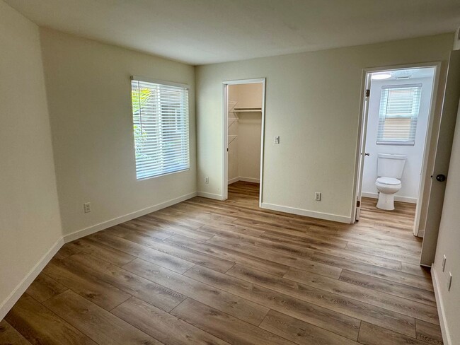 Building Photo - Renovated 2-bedroom 2-bathroom condo in th...