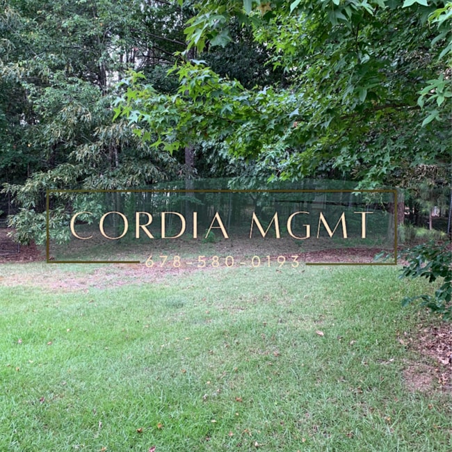 Building Photo - Simple and Updated Ranch Style Home and Beautiful Back Yard 3 bedroom 2 bath Home