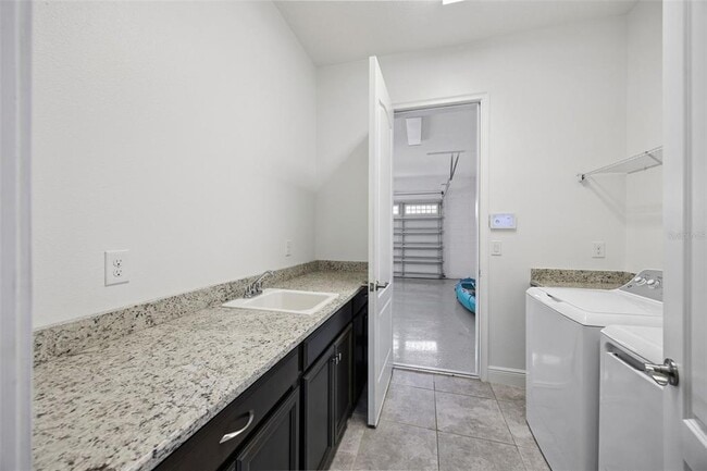 Building Photo - 5013 E Fountainwood Dr