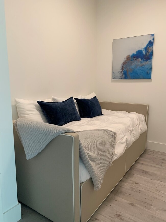 Building Photo - 1709 N Tamiami Trail