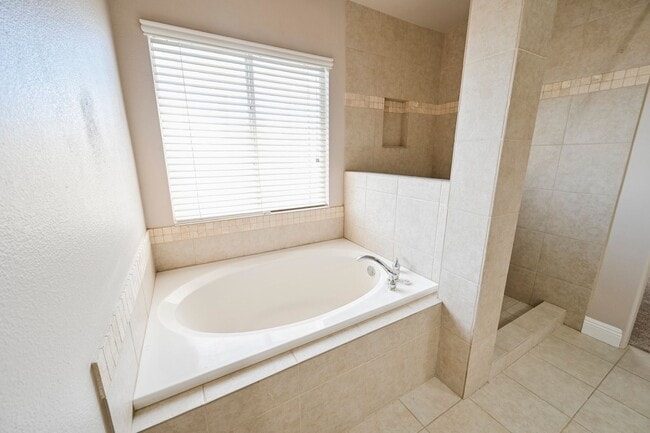 Building Photo - Beautiful Home in a Gated Community