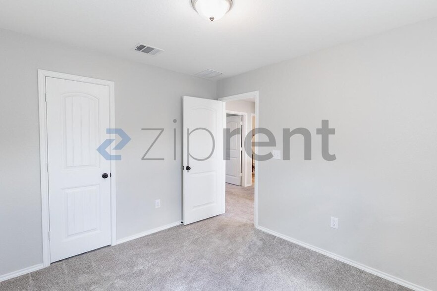 Building Photo - 6420 Carriage Pines Dr