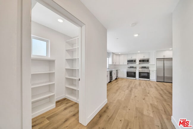 Building Photo - 1584 W 37th St