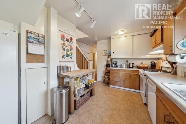 Building Photo - Beautiful North Berkeley Craftsman with Bay View