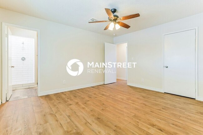 Building Photo - 3 Bedroom Pet-Friendly Home in MESA, AZ with Main Street Renewal
