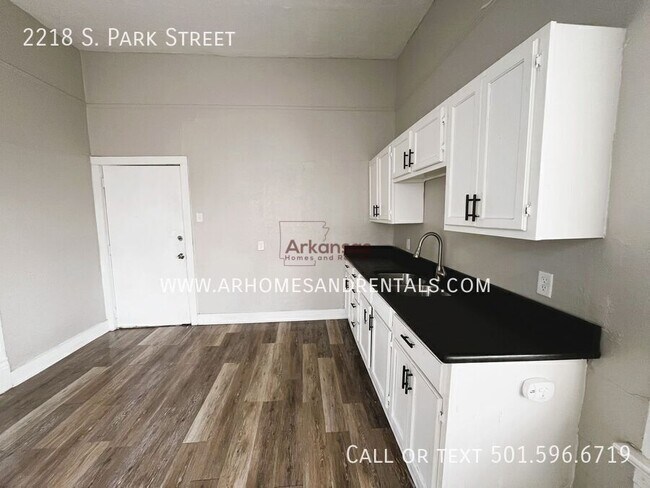 Building Photo - 2218 S Park St