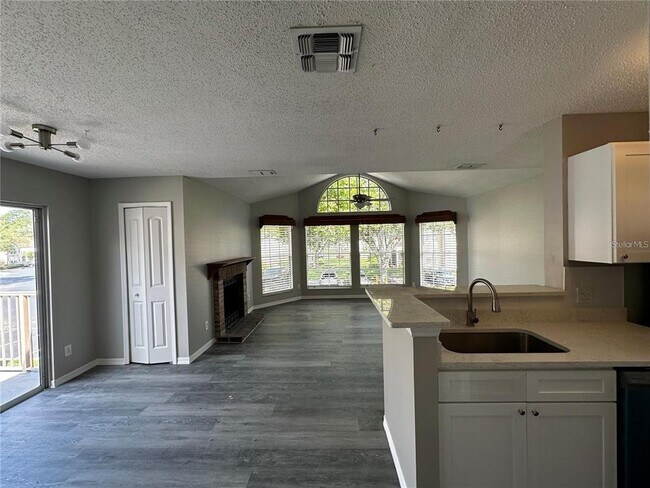 Building Photo - 652 Roaring Dr