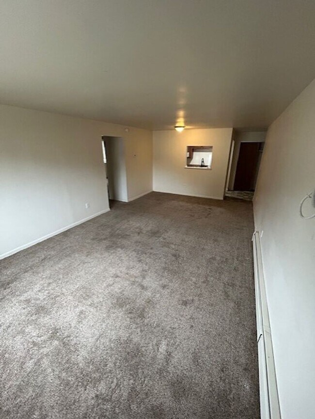 Building Photo - Convenient & Newly Updated 2-Bedroom Apart...
