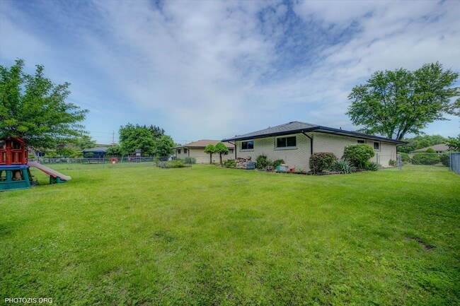 Building Photo - 1820 N Andoa Ln