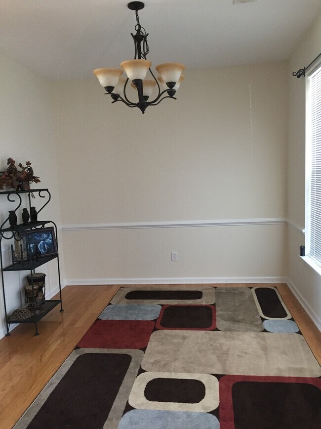 Building Photo - 3 Bedroom, 2.5 Bath Home in Bonnie Vista Community