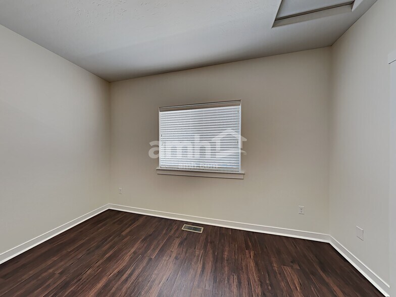 Building Photo - 6050 N Seacliff Ave