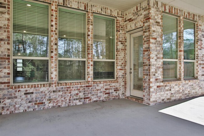 Building Photo - 256 Sky Top Dr