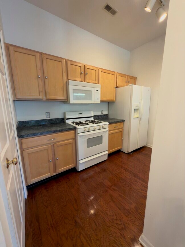 Building Photo - 1085 Joyce Ln