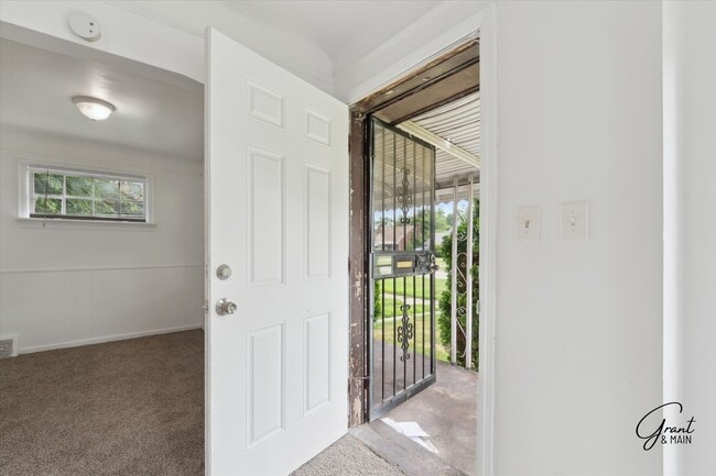 Building Photo - $1,200 - Bungalow
