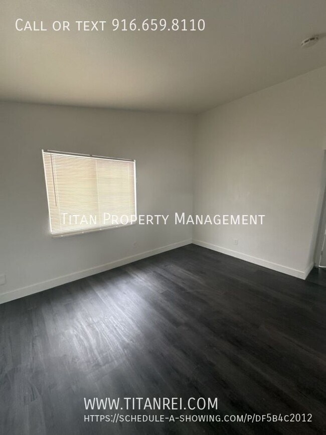 Building Photo - 3736 Astoria St