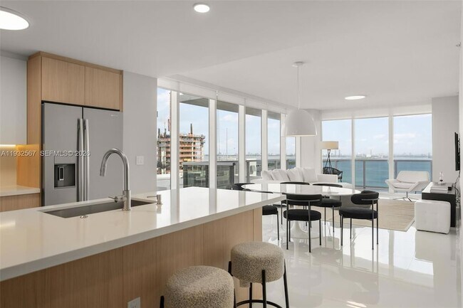 Building Photo - 600 NE 27th St