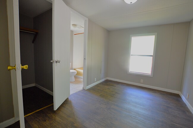 Building Photo - 4515 Saks Rd