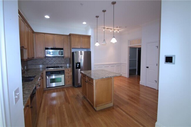 Building Photo - 11 Perimeter Center E