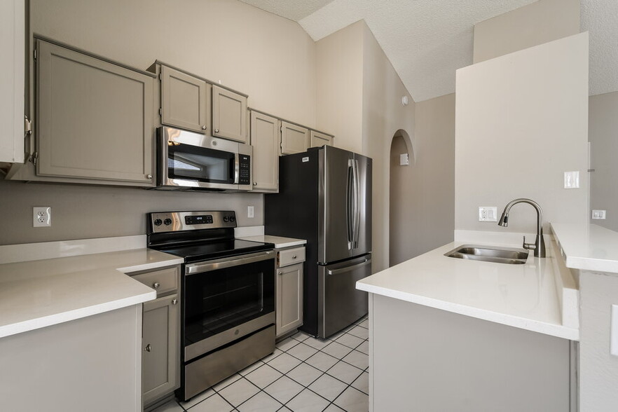 Building Photo - 20610 N 6th Dr