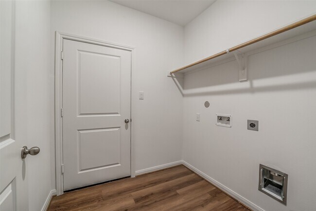 Building Photo - 11931 Pondwood Dr