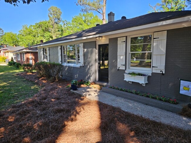 Building Photo - 1114 Azalea Dr