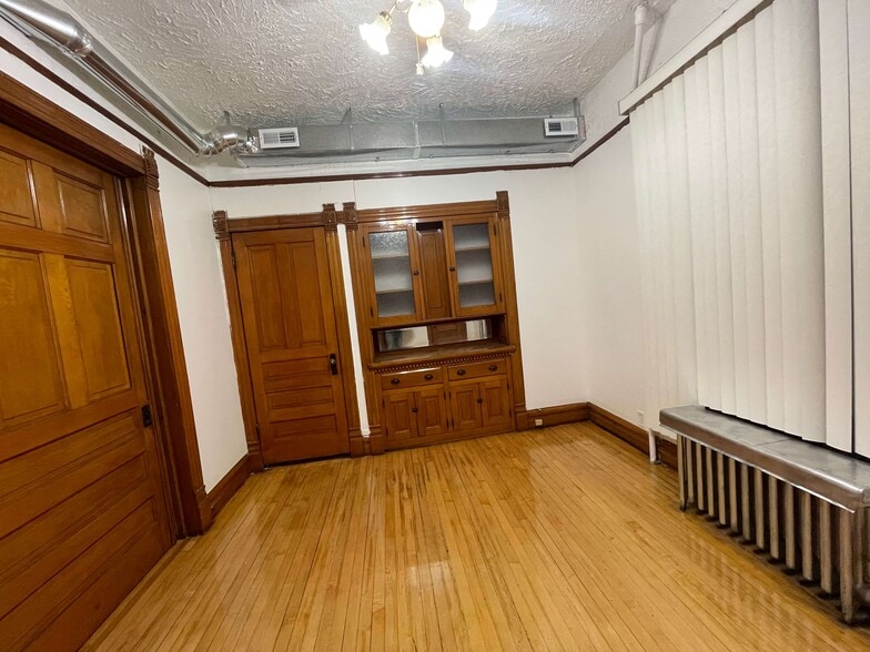 Building Photo - 7216 S Emerald Ave