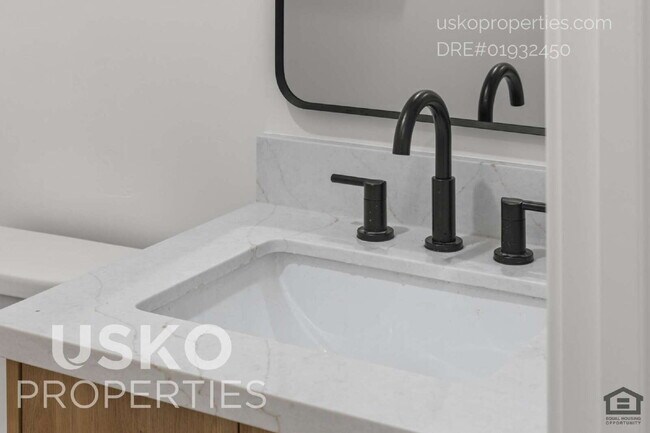 Building Photo - 2817 Democracy Alley