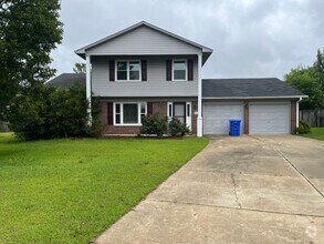 Building Photo - Stunning Tri-level Home on Cul-de-sac