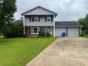 Building Photo - Stunning Tri-level Home on Cul-de-sac