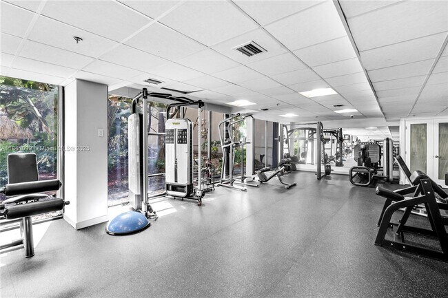 Building Photo - 540 Brickell Key Dr