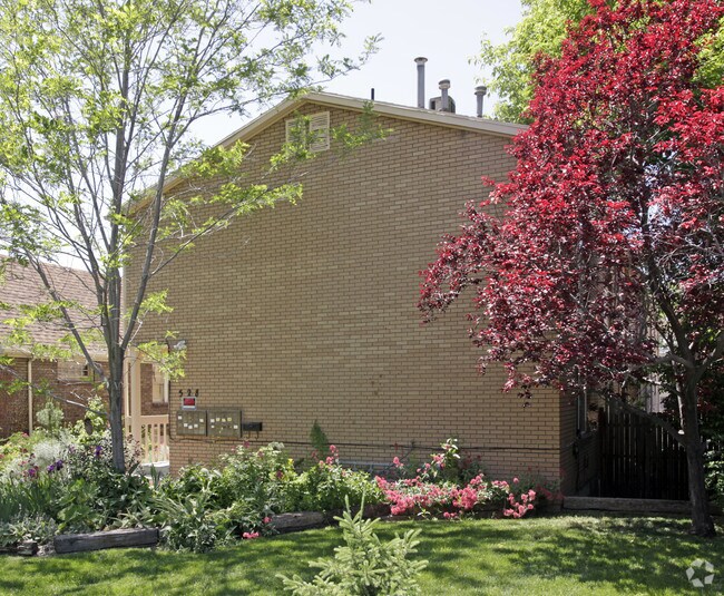 Building Photo - Ivy Anne