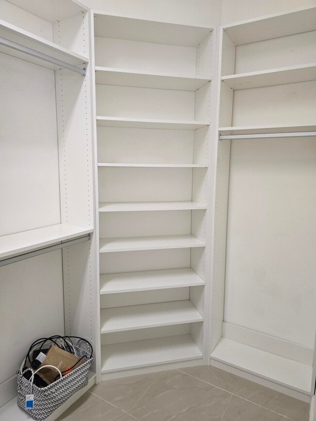 Building Photo - 6179 Bear Creek Ct