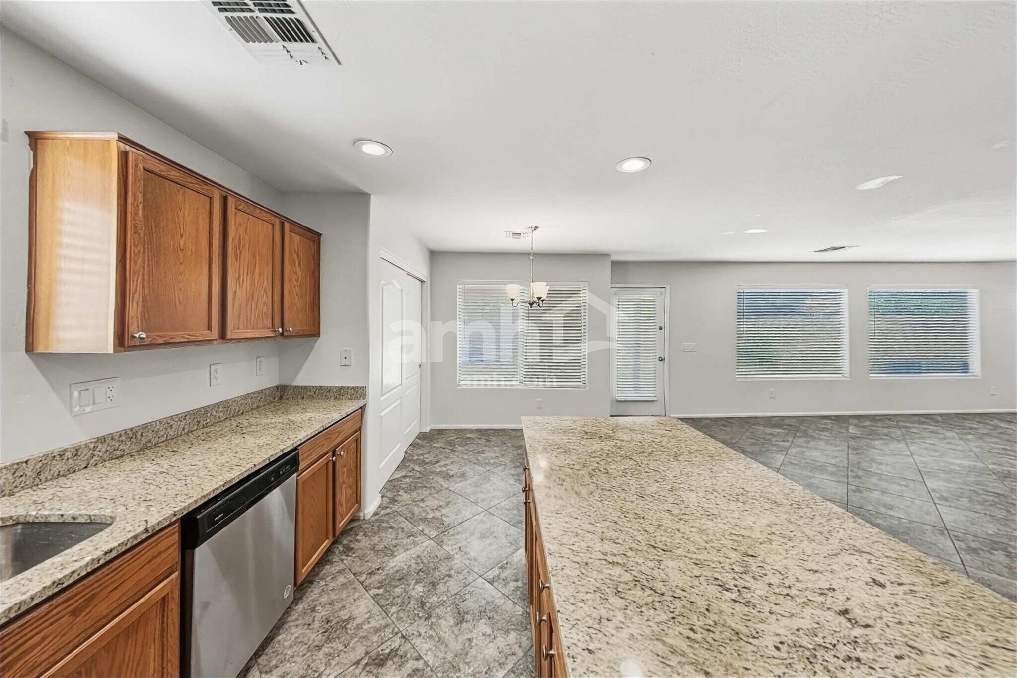 Building Photo - 3910 E Hematite Ln